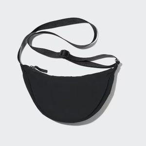 Black uniqlo mini shoulder bag (Fanny pack)